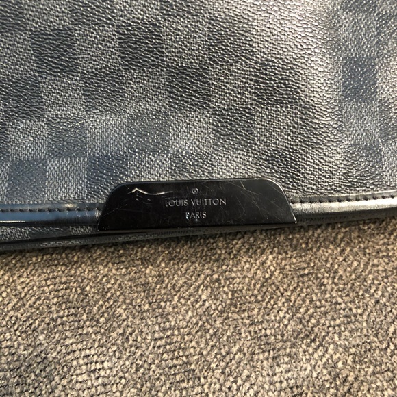 Louis Vuitton graphite messenger - Picture 10 of 13